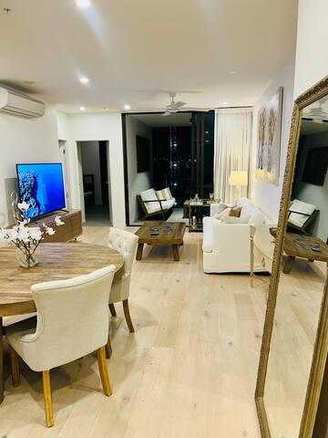 Modern 2-Bed Apartment in a Prime Central Location gallery image 2