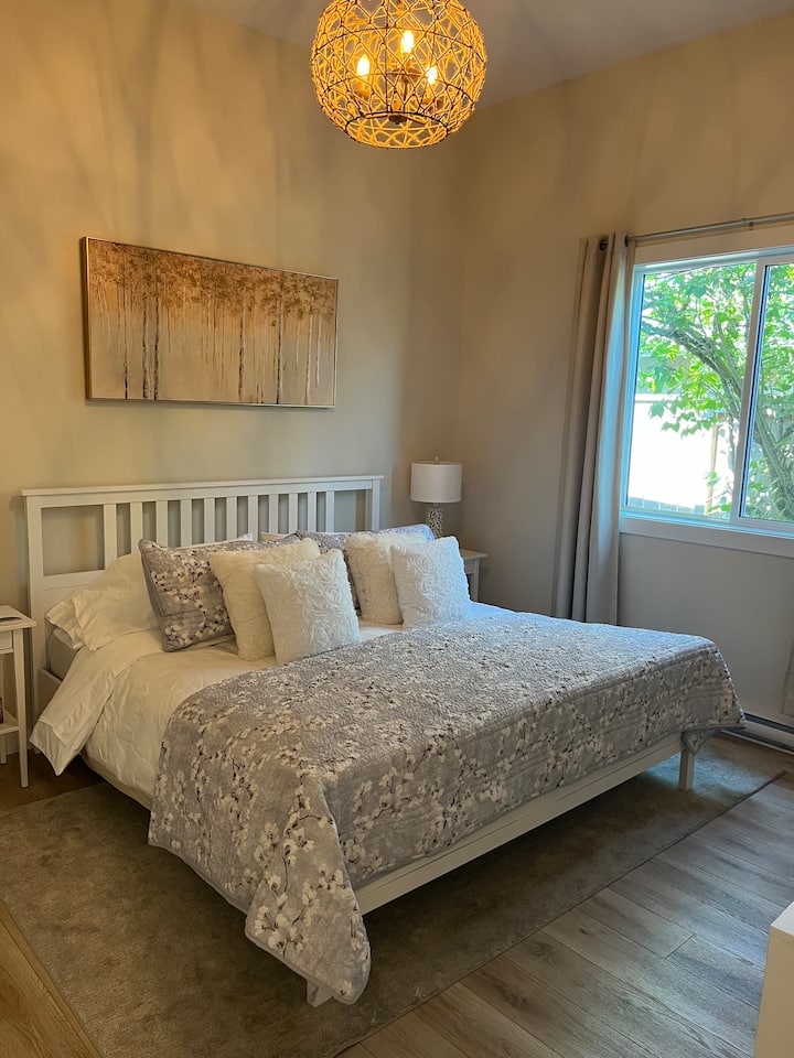 Одморете се во брачен кревет (широк 150-179 см) со луксузна постелнина