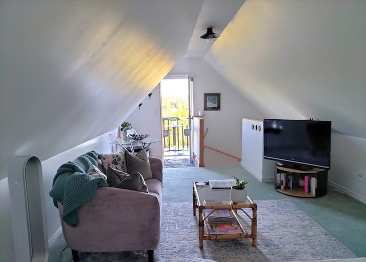 Cosy Orchard Loft - Balcony, Garden/orchard Views - Ōmokoroa