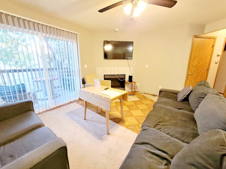 East Side Iowa City Condo-2nd Fl - Iowa City, IA