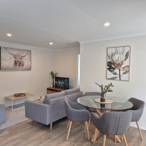 The Hideout on Bridge