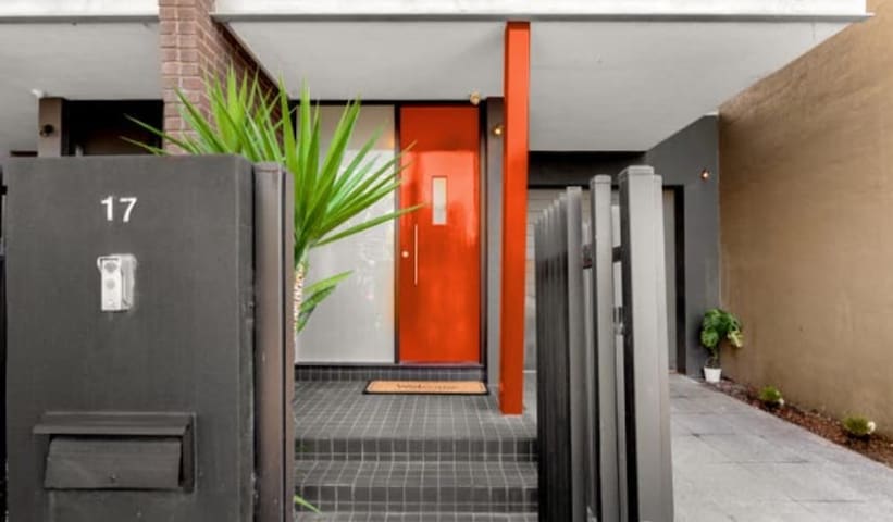 Stylish & Spacious Beach House