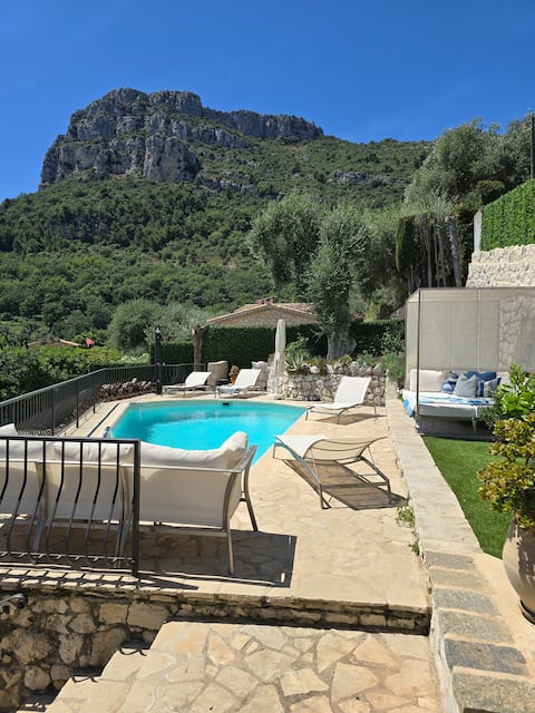 House with great view and pool