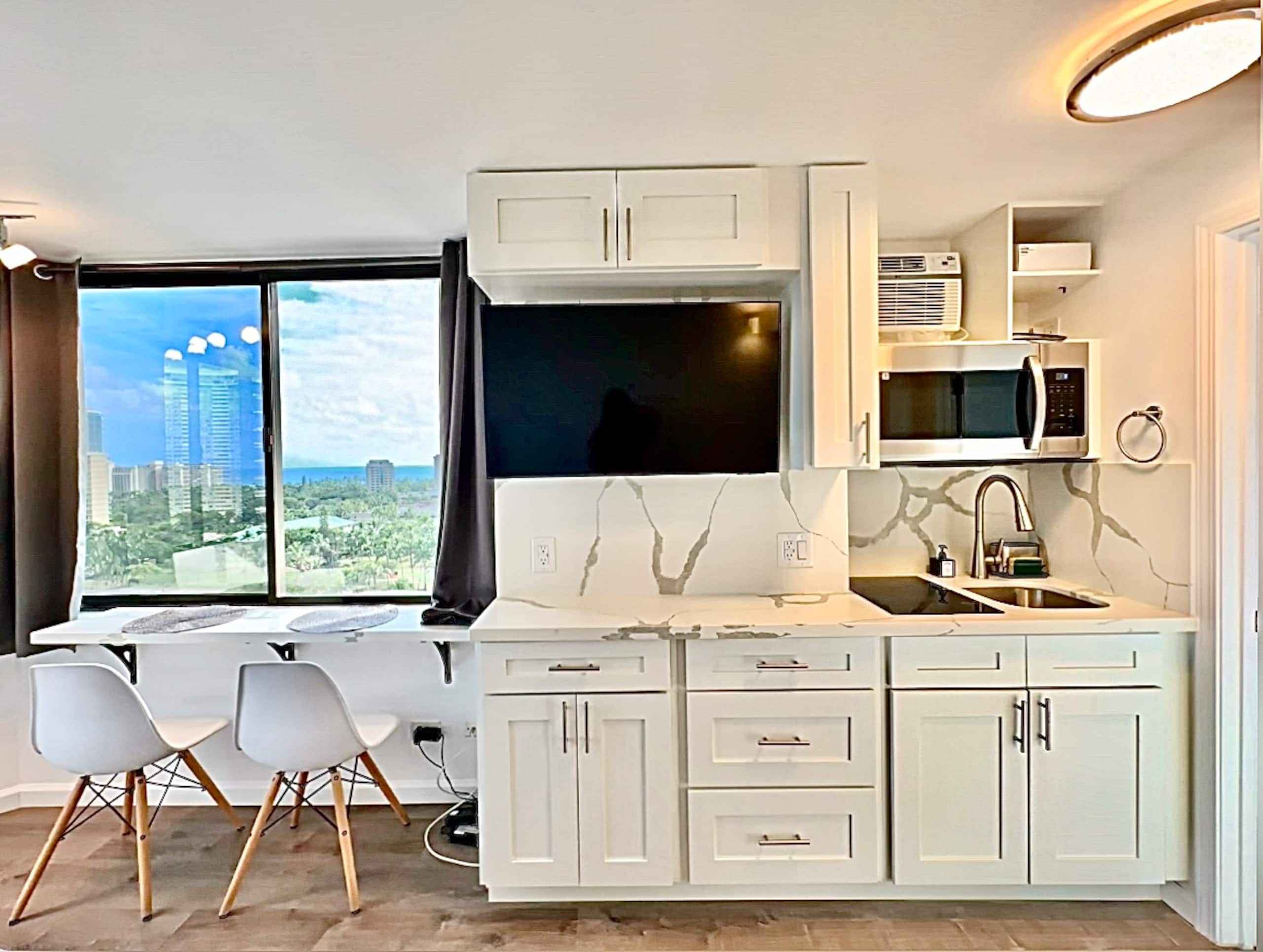 Condo in Honolulu · ★4.97 · Studio · 1 bed · 1 private bath - Image 1
