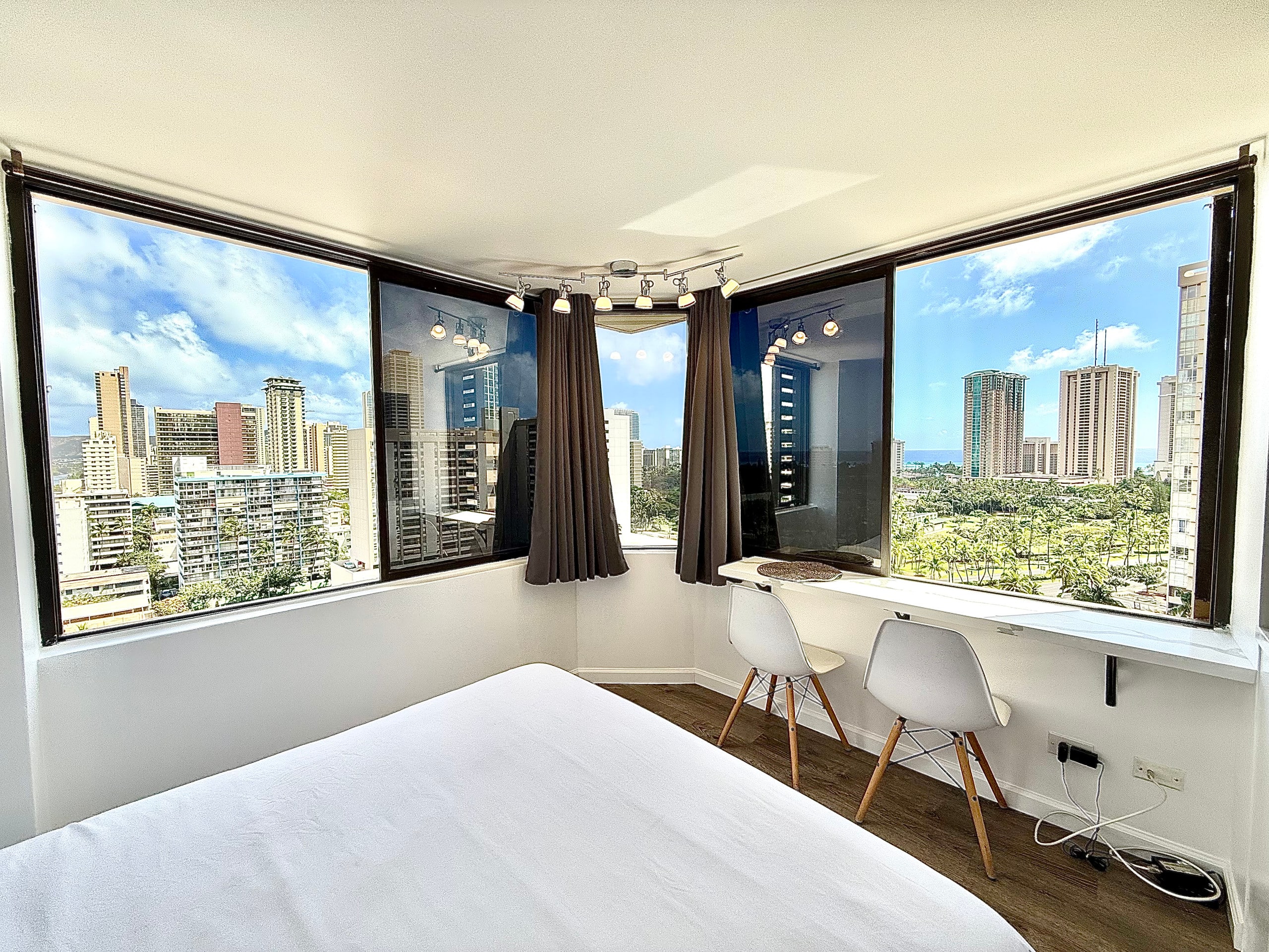 Condo in Honolulu · ★4.97 · Studio · 1 bed · 1 private bath - Image 44