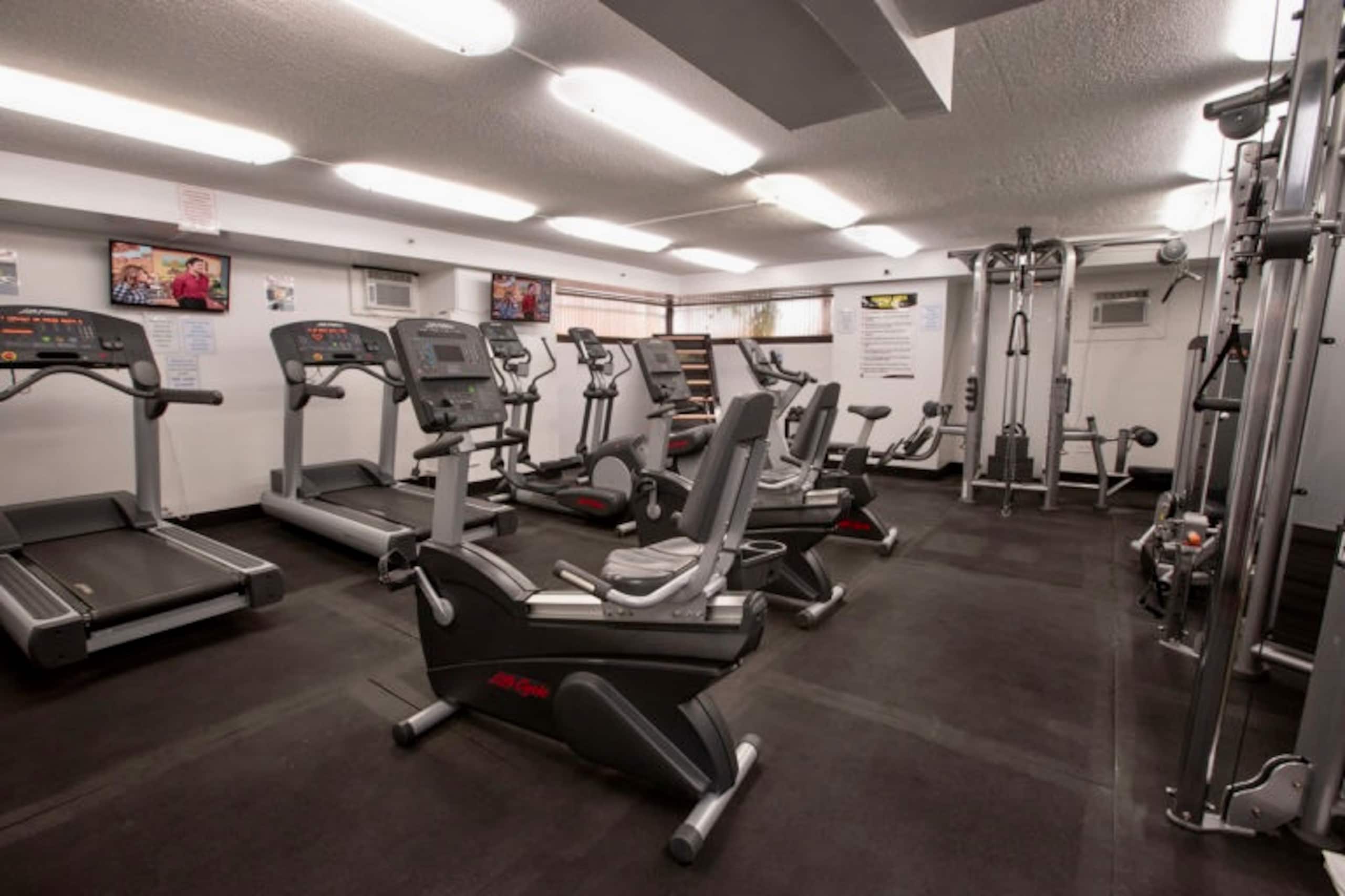 Condo in Honolulu · ★4.97 · Studio · 1 bed · 1 private bath - Image 11
