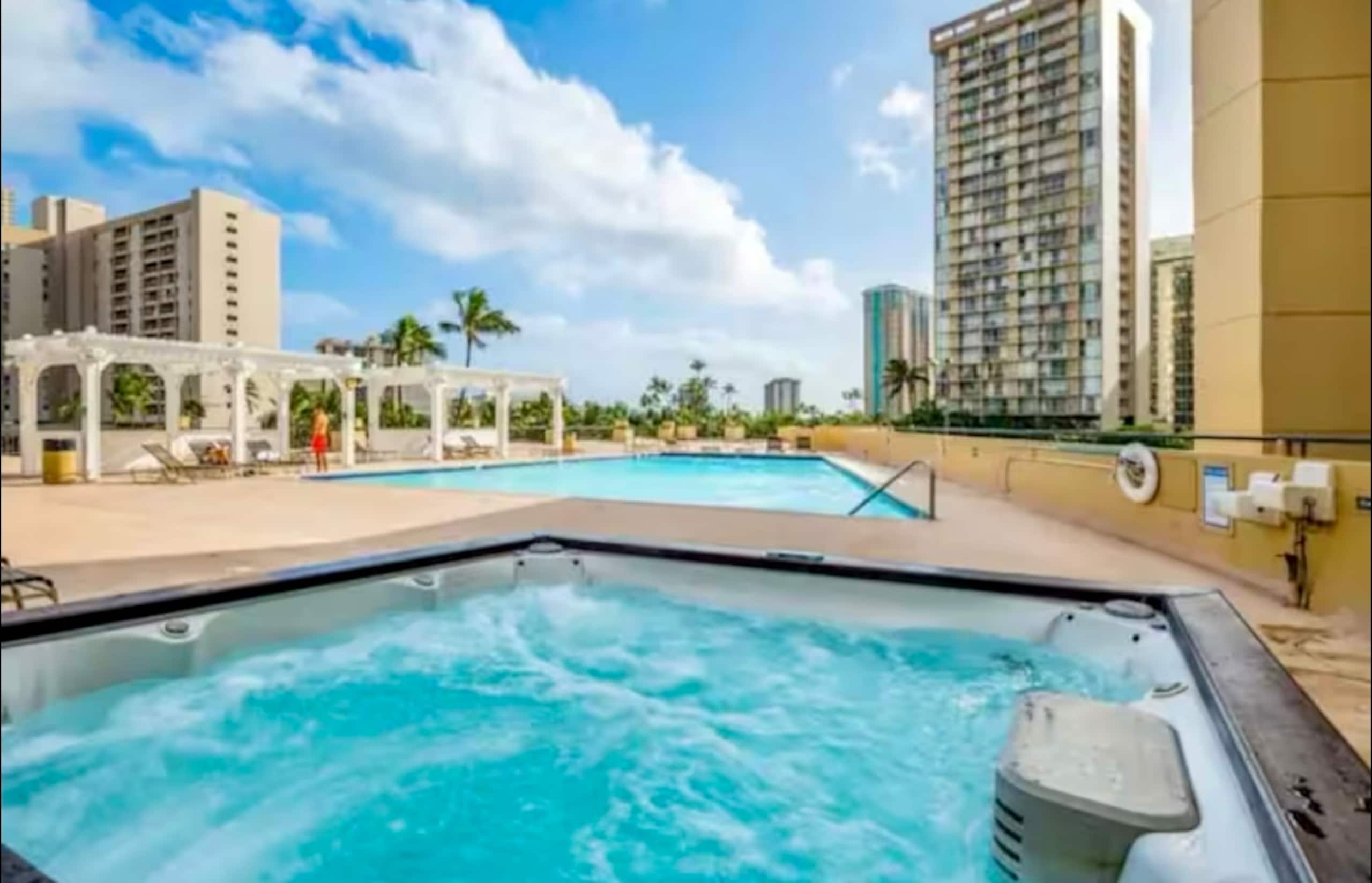 Condo in Honolulu · ★4.97 · Studio · 1 bed · 1 private bath - Image 38