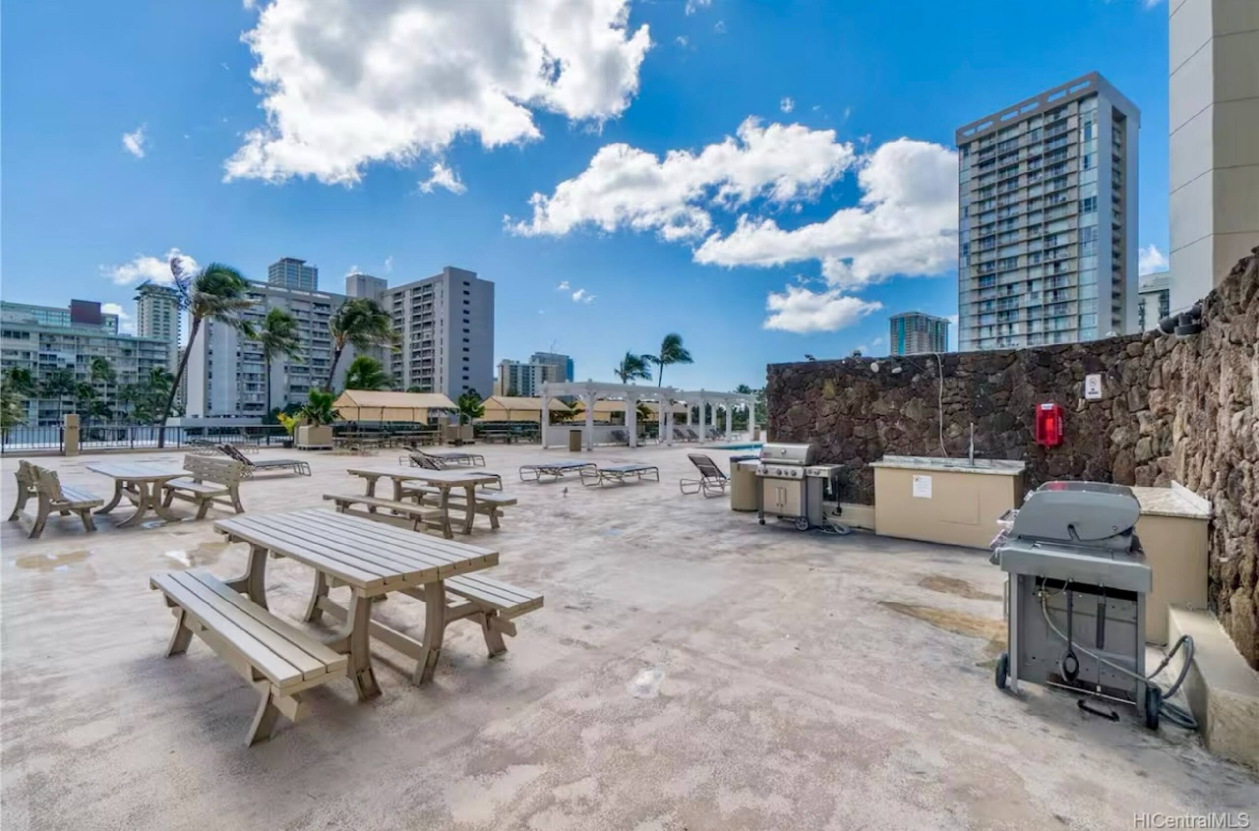Condo in Honolulu · ★4.97 · Studio · 1 bed · 1 private bath - Image 39