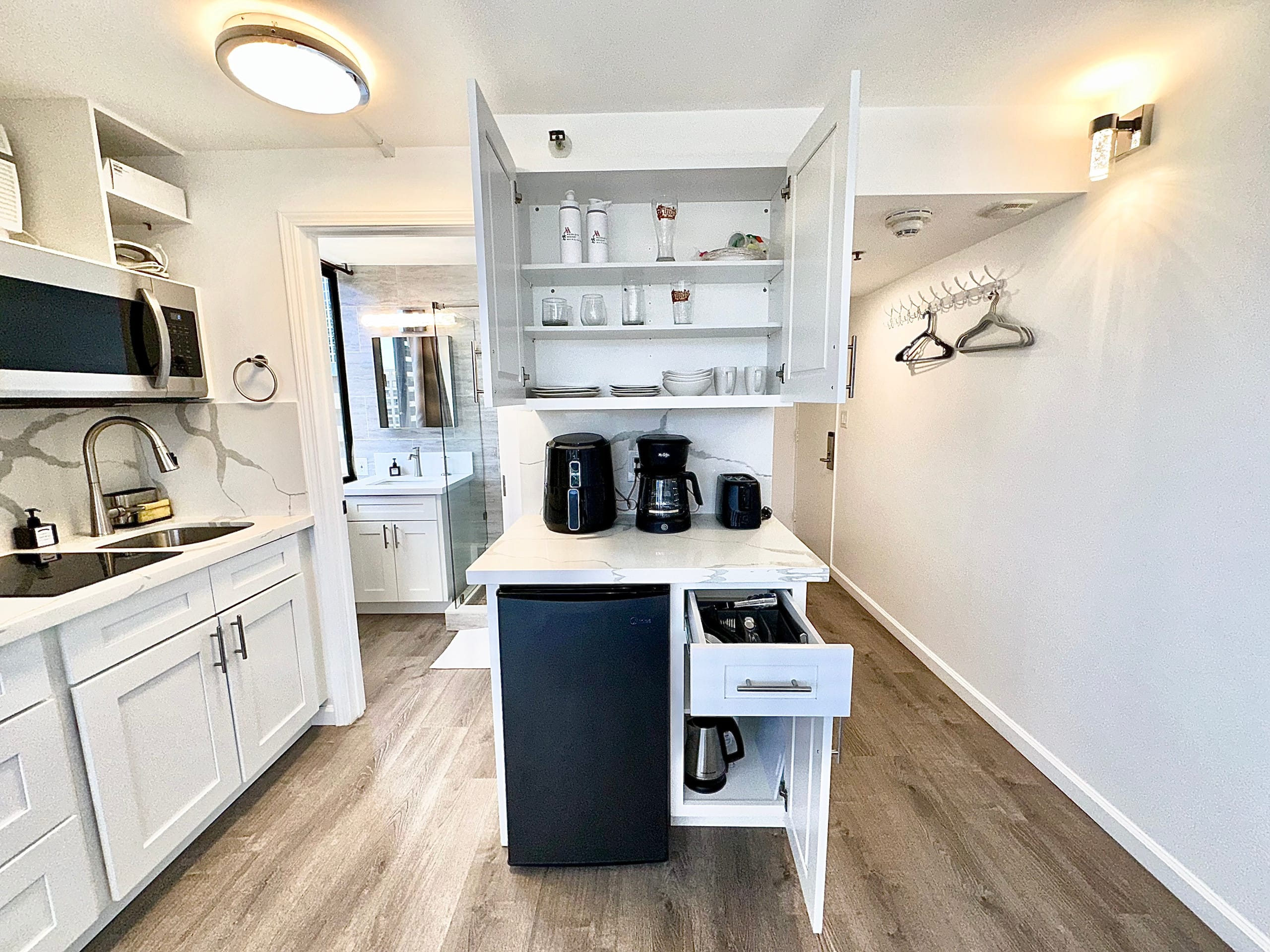 Condo in Honolulu · ★4.97 · Studio · 1 bed · 1 private bath - Image 3
