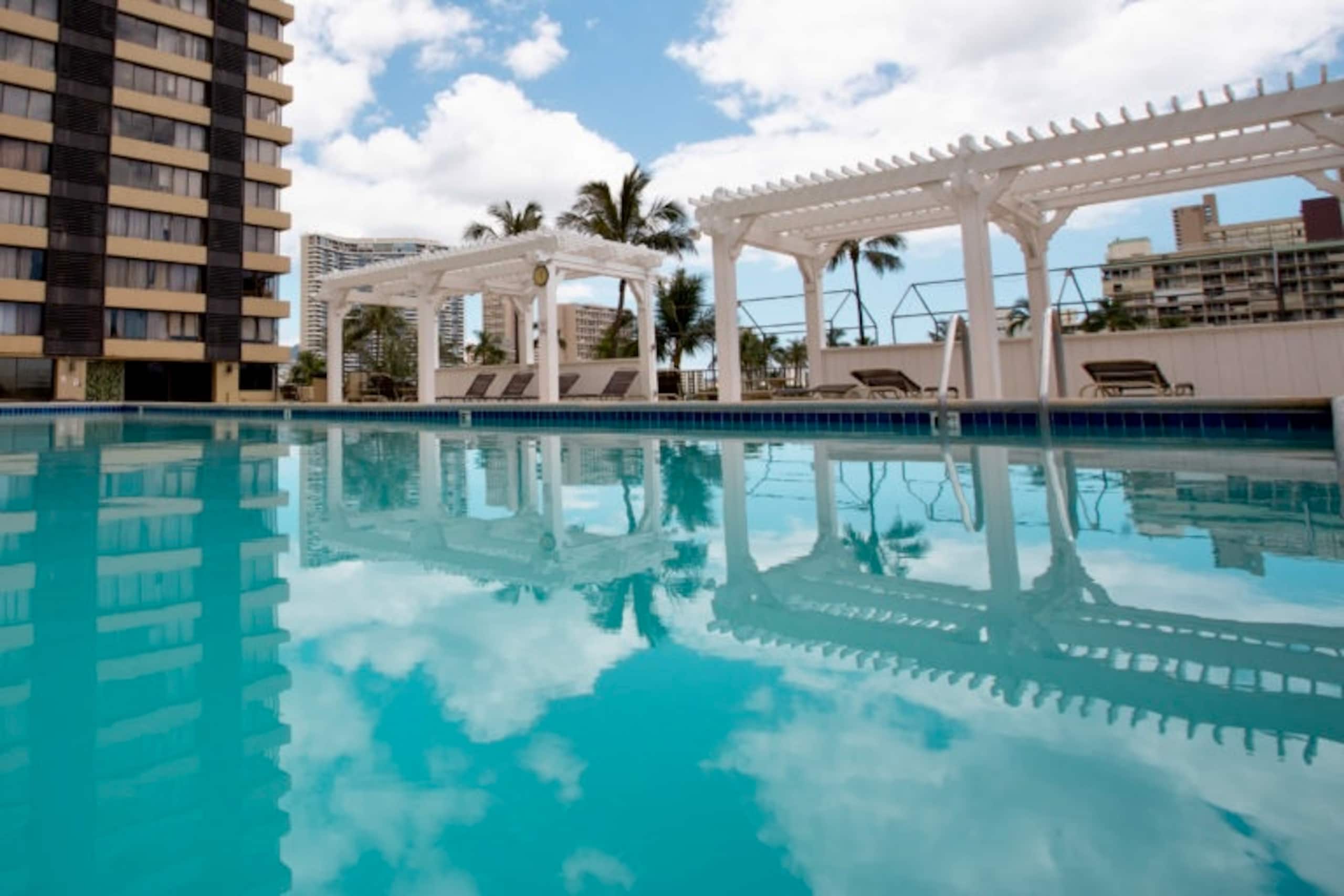 Condo in Honolulu · ★4.97 · Studio · 1 bed · 1 private bath - Image 37
