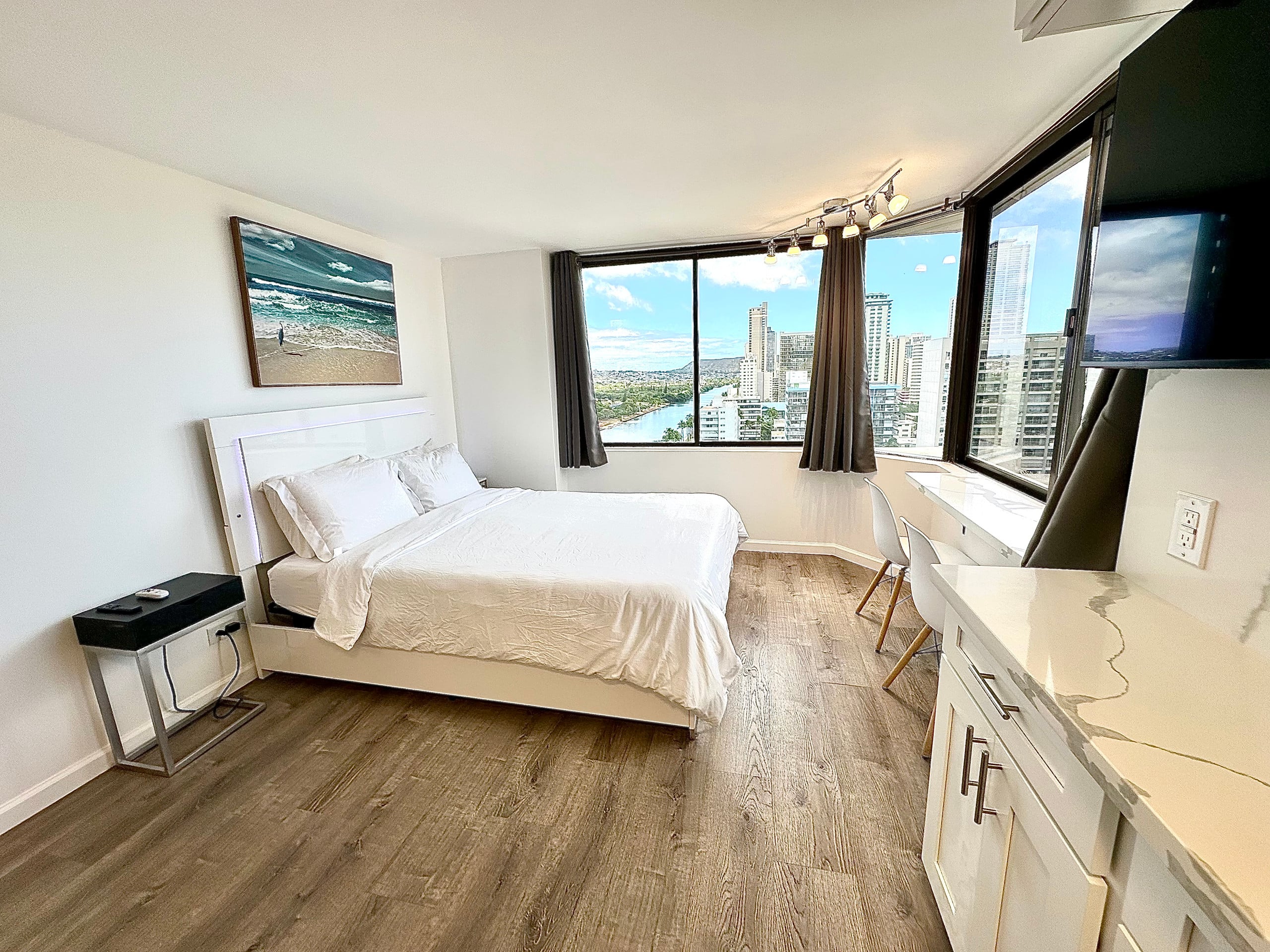 Condo in Honolulu · ★4.97 · Studio · 1 bed · 1 private bath - Image 42