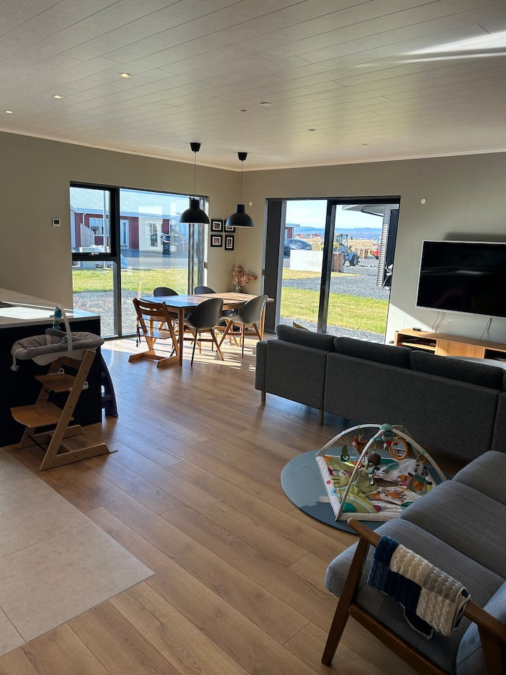A Cosy And Roomy 140m2, Family House - セールフォス