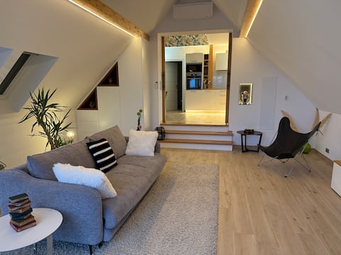 The vineyard setting, the luxurious cottage