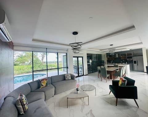 Hermosa casa nueva con piscina