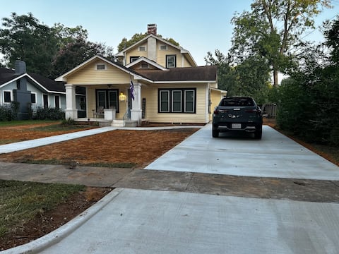 Walkabout on Walker Ave