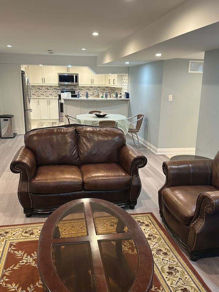 Basement: 3 Bedrooms Living Kitchen 2 Baths Gym - Mississauga