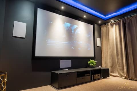 Luxury Apartment Cayenne – Private Cinema + Hot Tub for 2