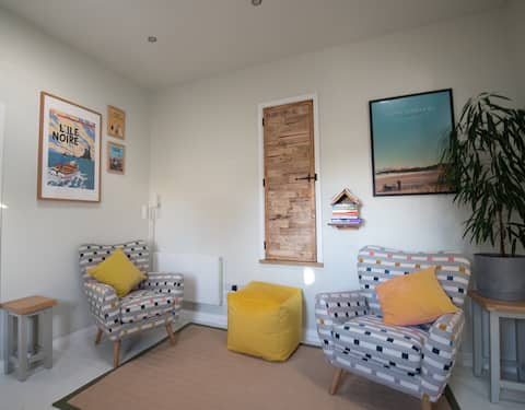 Top performing Airbnb: The “19th Hole” Peat Inn 15 mins from St. Andrews in Fife