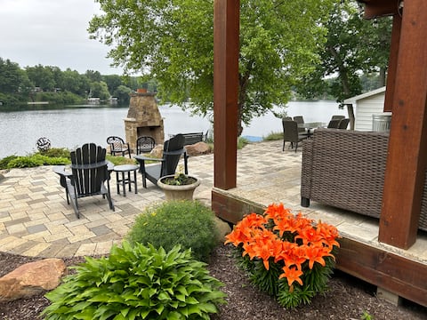 Stunning Lake Home + Tiny House & Pickleball!