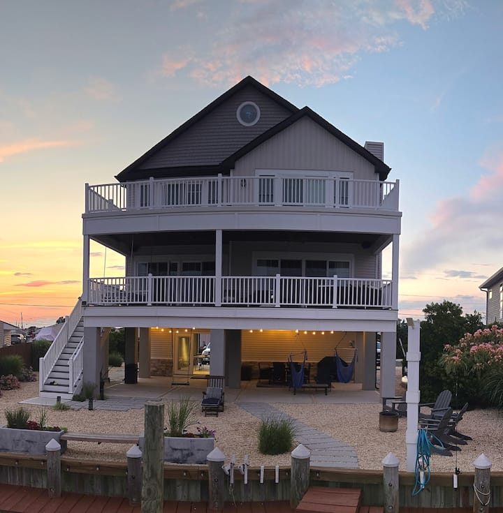 Coastal Oasis  
BYO Boat/Jet Ski
