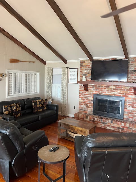 Top performing Airbnb: Lakeside Retreat with Dock in Santee