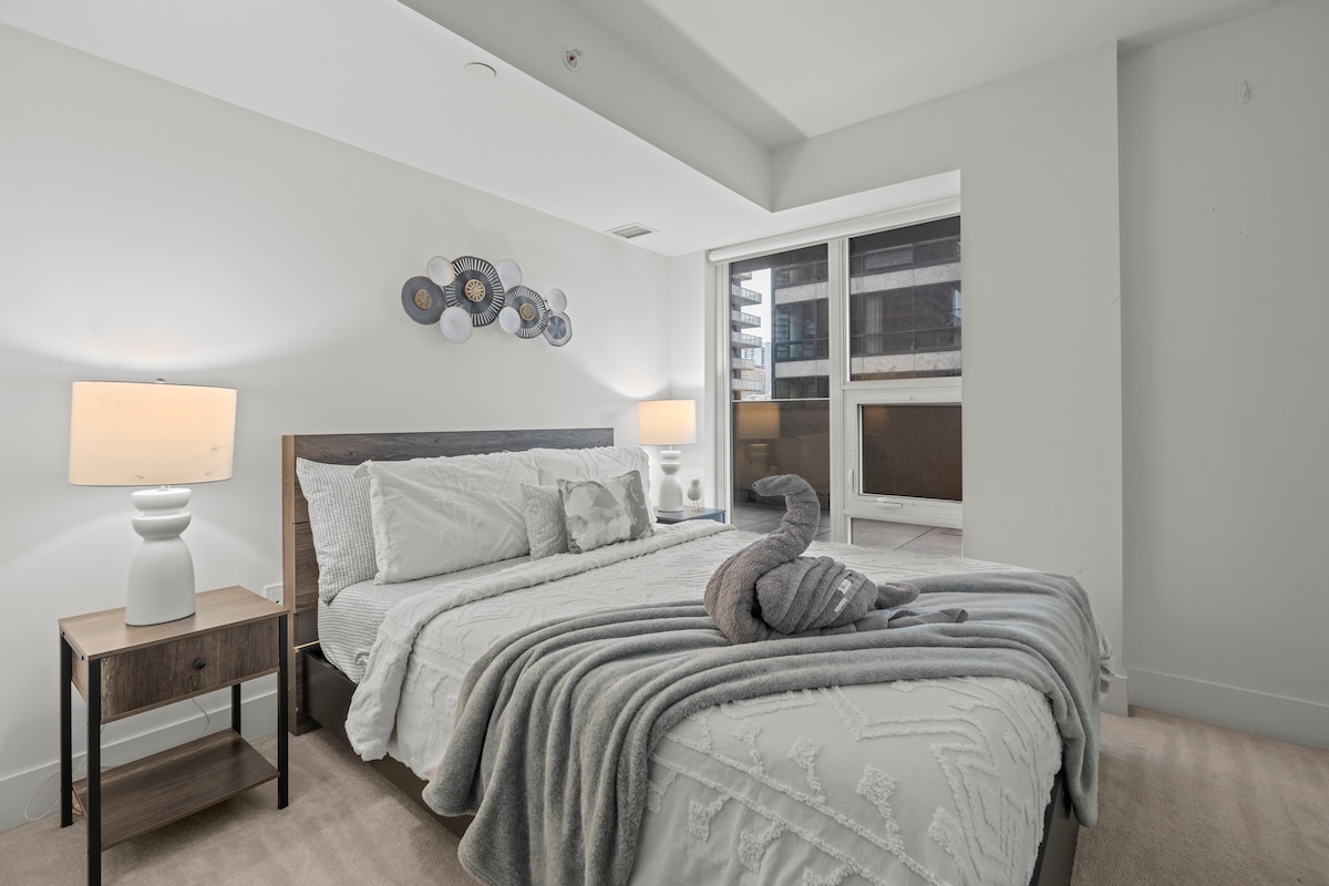 להירגע בחדר השינה המפואר הזה