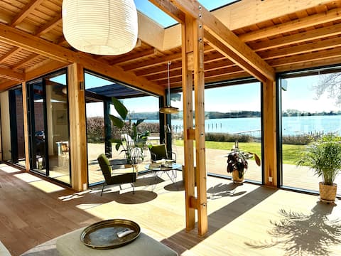 Enjoy Christmas in a fantastic house directly on the water.