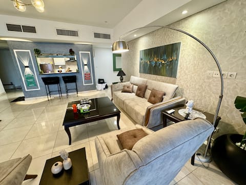 Sky & Sea: Luxury Emaar Apartment with view. Xbox