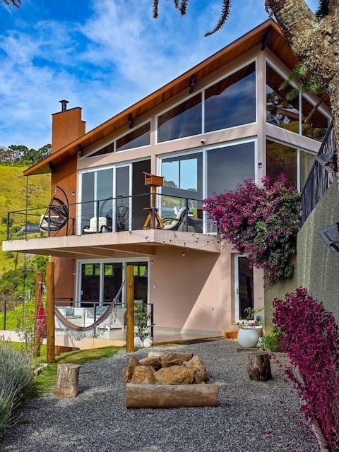 House in Gonçalves, 1 km from the center