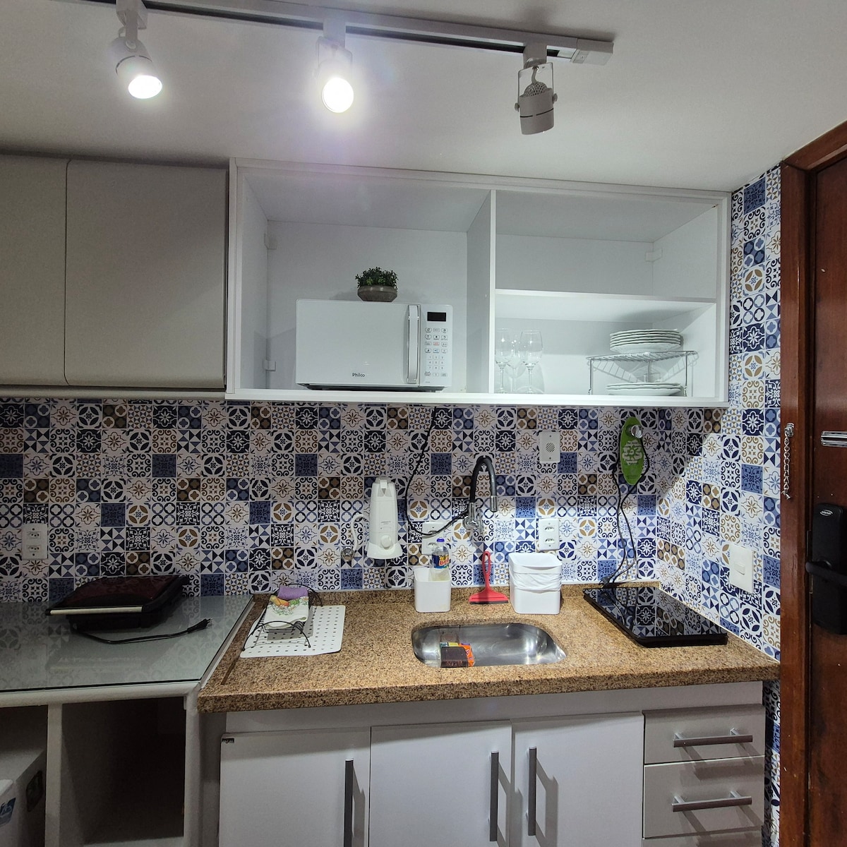 Mahi Flat 703