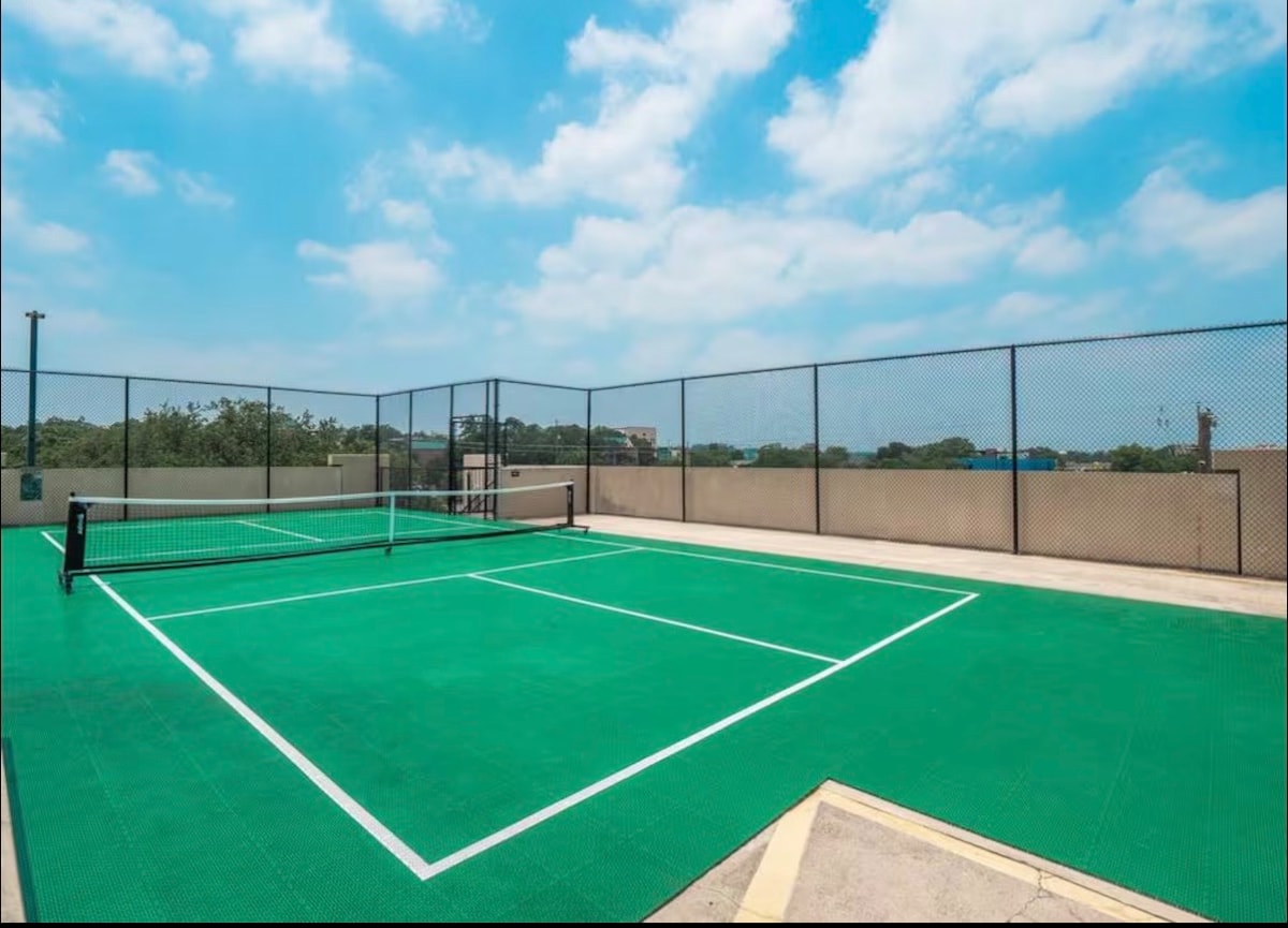 Relax at SoCo minutes from Downtown Austin!