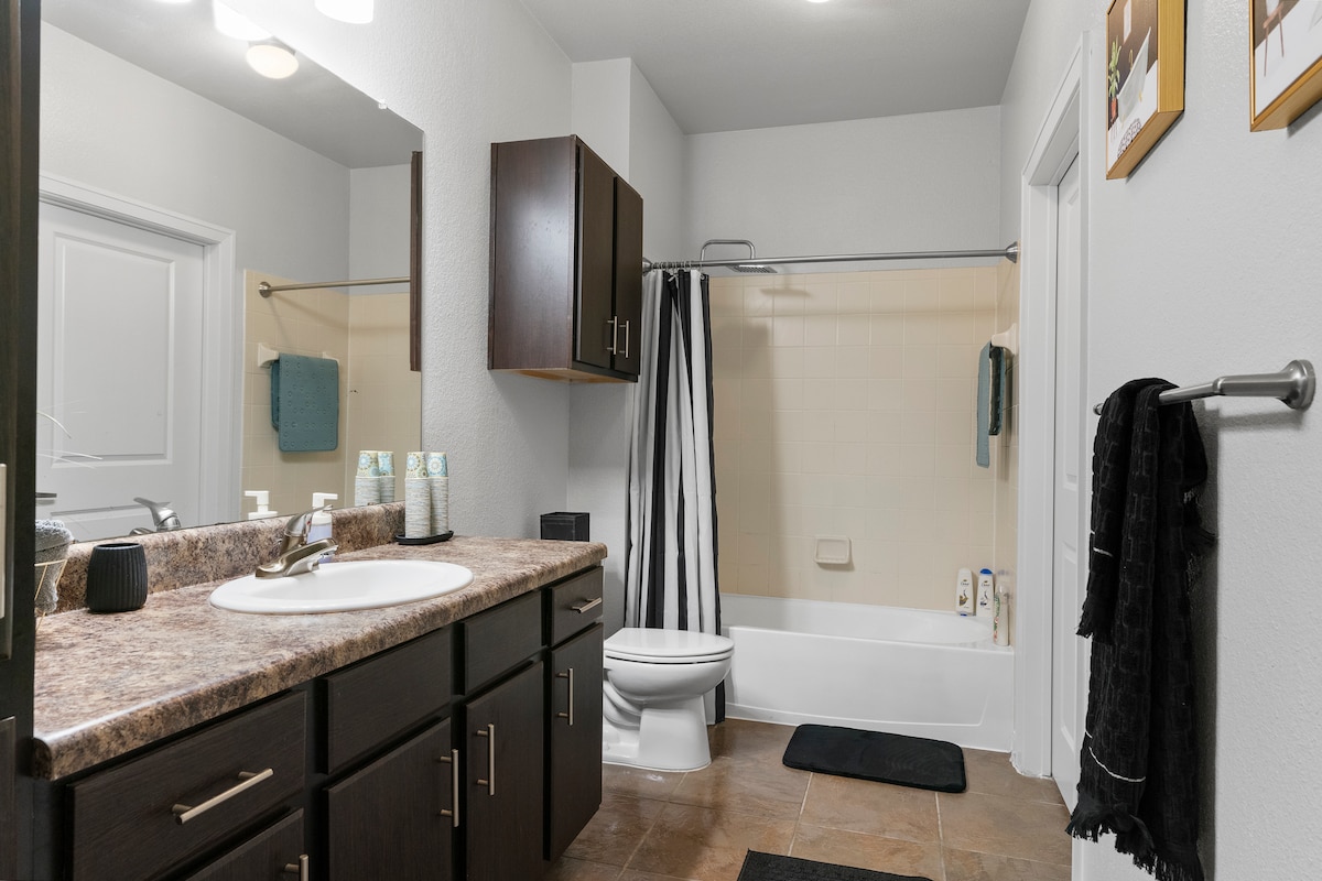 Relax at SoCo minutes from Downtown Austin!