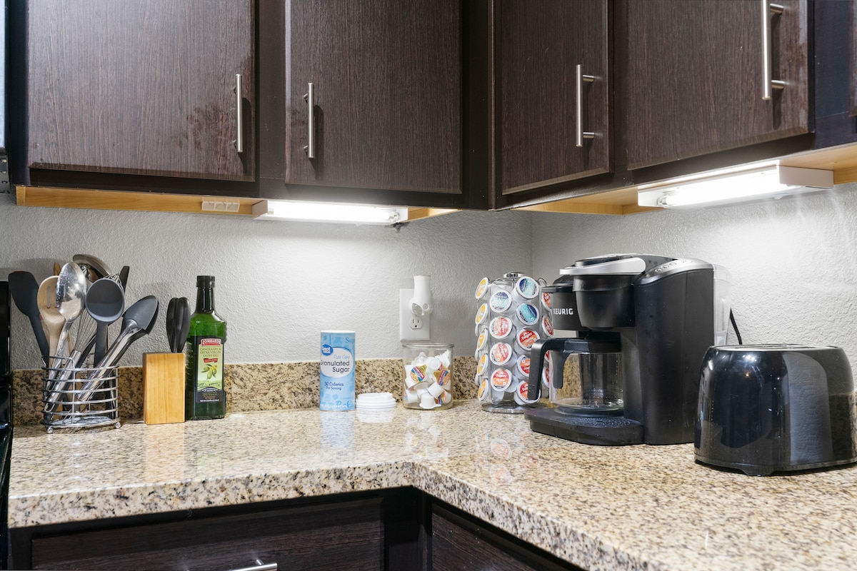 Relax at SoCo minutes from Downtown Austin!