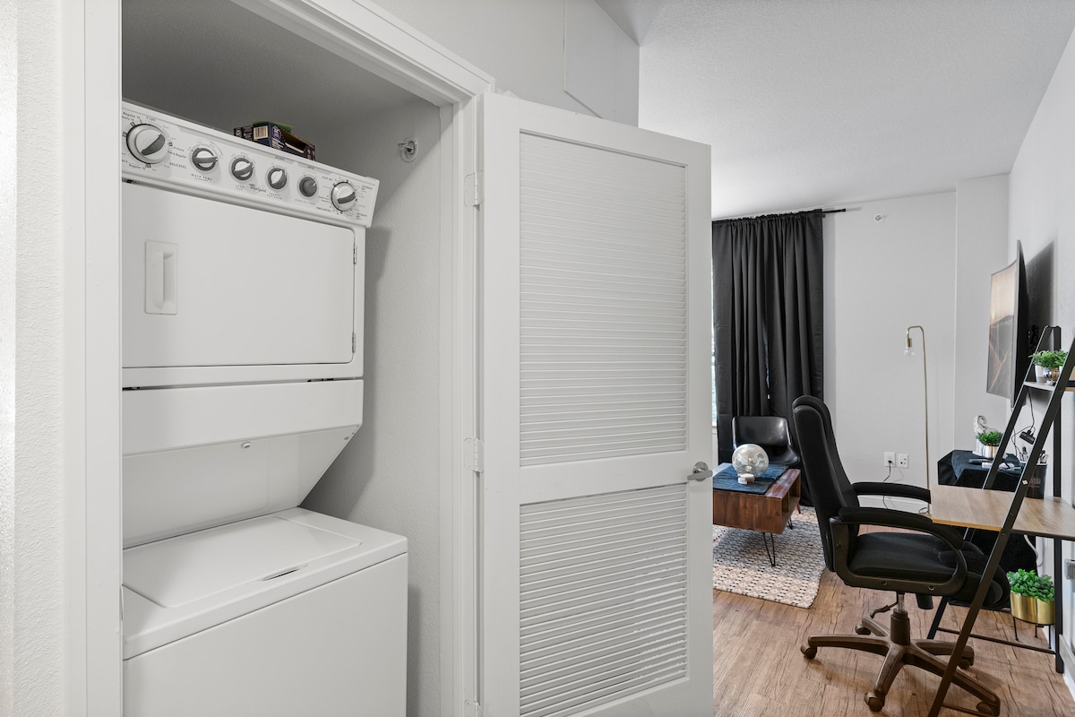 Relax at SoCo minutes from Downtown Austin!