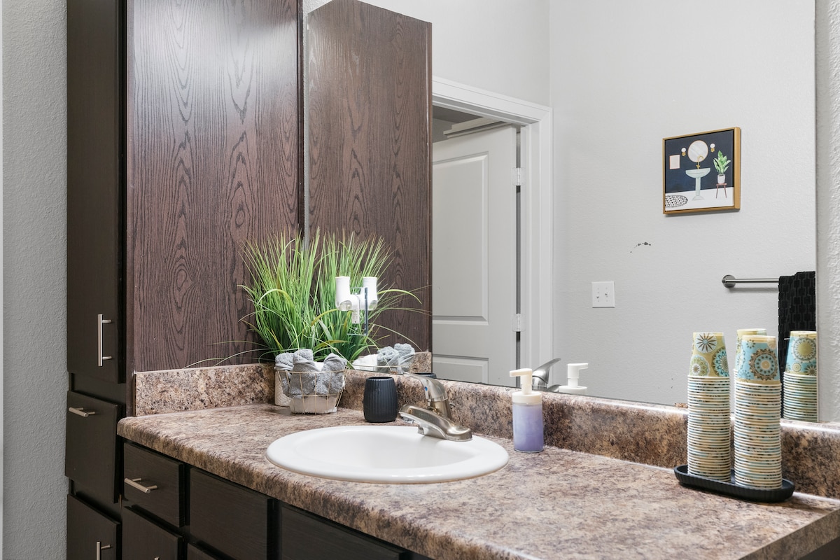 Relax at SoCo minutes from Downtown Austin!