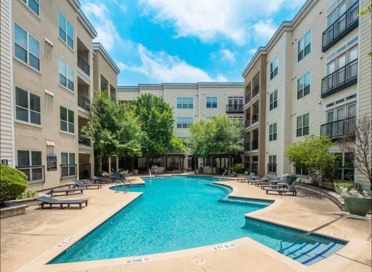 Relax at SoCo minutes from Downtown Austin!