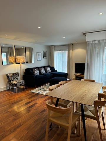 Westminster Apartment with AC