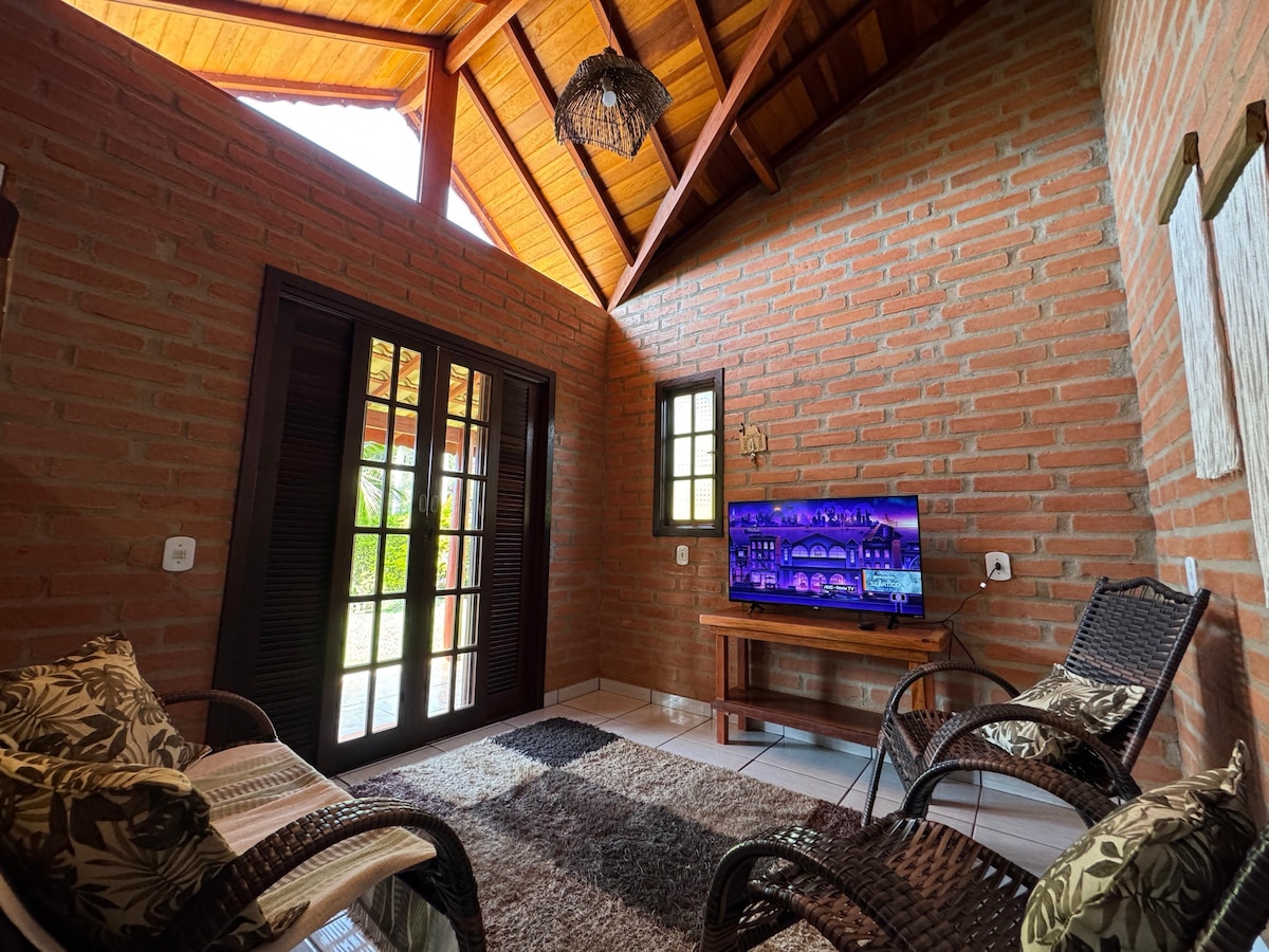 Top Airbnb: Santana 2 Chalet with Hot Tub in Joanópolis