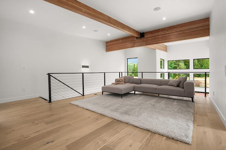 Modern Mountain Retreat - Keechelus Lake, Snoqualmie Pass