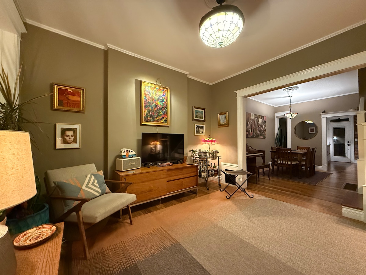 Successful Airbnb property: Governors’ Park Townhome in Capitol Hill in Capitol Hill