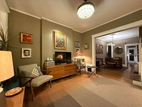 Successful Airbnb property: Governors’ Park Townhome in Capitol Hill in Capitol Hill