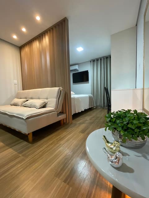 Magnificent LOFT Queen Bed, Next to Airport