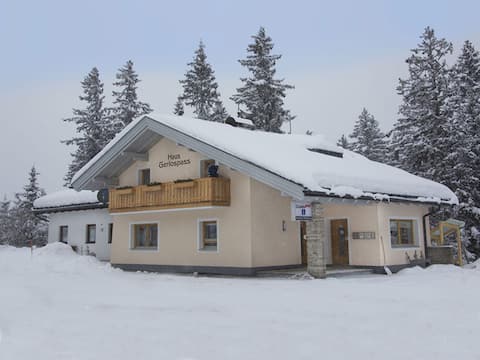 Leistungsstarkes Airbnb: Holiday home with sauna, 1.2 km to the ski lift in Krimml
