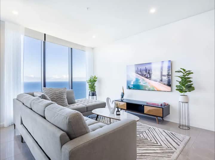 Luxury 3-br Ocean View Condo With Pools, Spa & Gym - Surfers Paradise