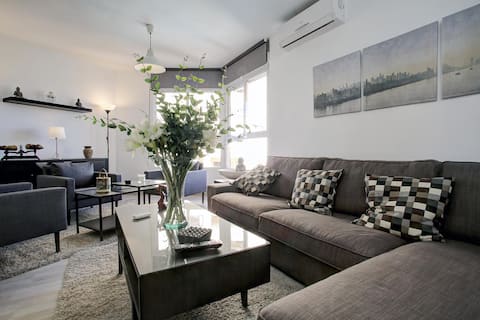 Anuncio de Airbnb popular: Beautiful apartment in the center with a garage en Gamarra