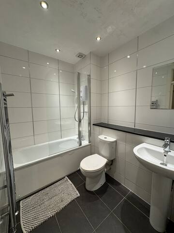 5 Bed Old Town Crash Pad gallery image 5