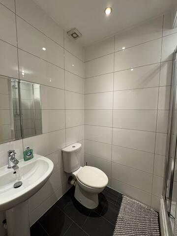 5 Bed Old Town Crash Pad gallery image 3