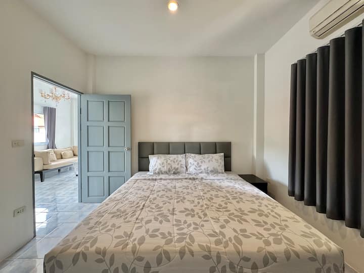 Manželskátská posteľ