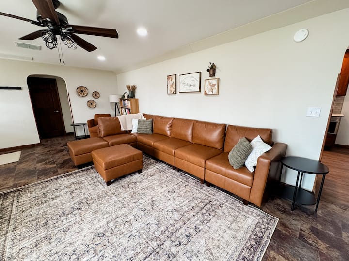 Newly Renovated Home-comfort In Quiet Shipshewana - Shipshewana, IN