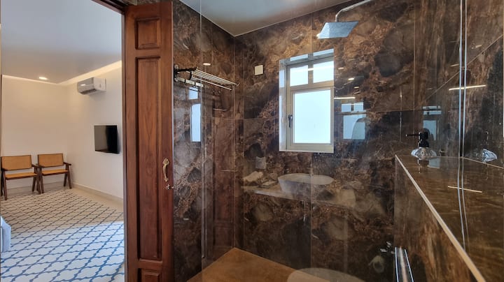 Full bathroom 6 image 2